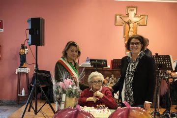 Gli auguri per i 100 anni della signora Ida Fabrello